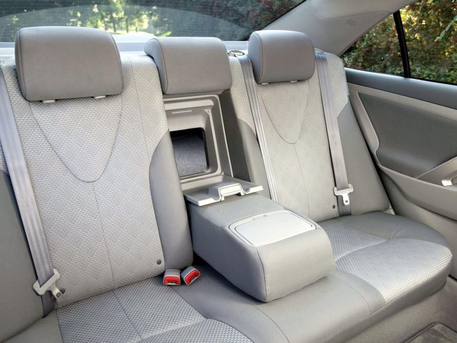 Интерьер Toyota Camry SE 2006 года  (NA) (фото 12 из 47)